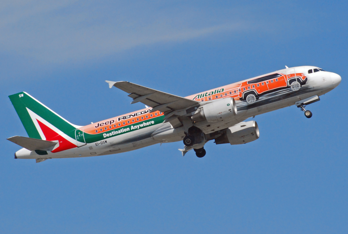 Alitalia Airbus A320 in Jeep Renegade special colours, am 9.4.2017 in MUC