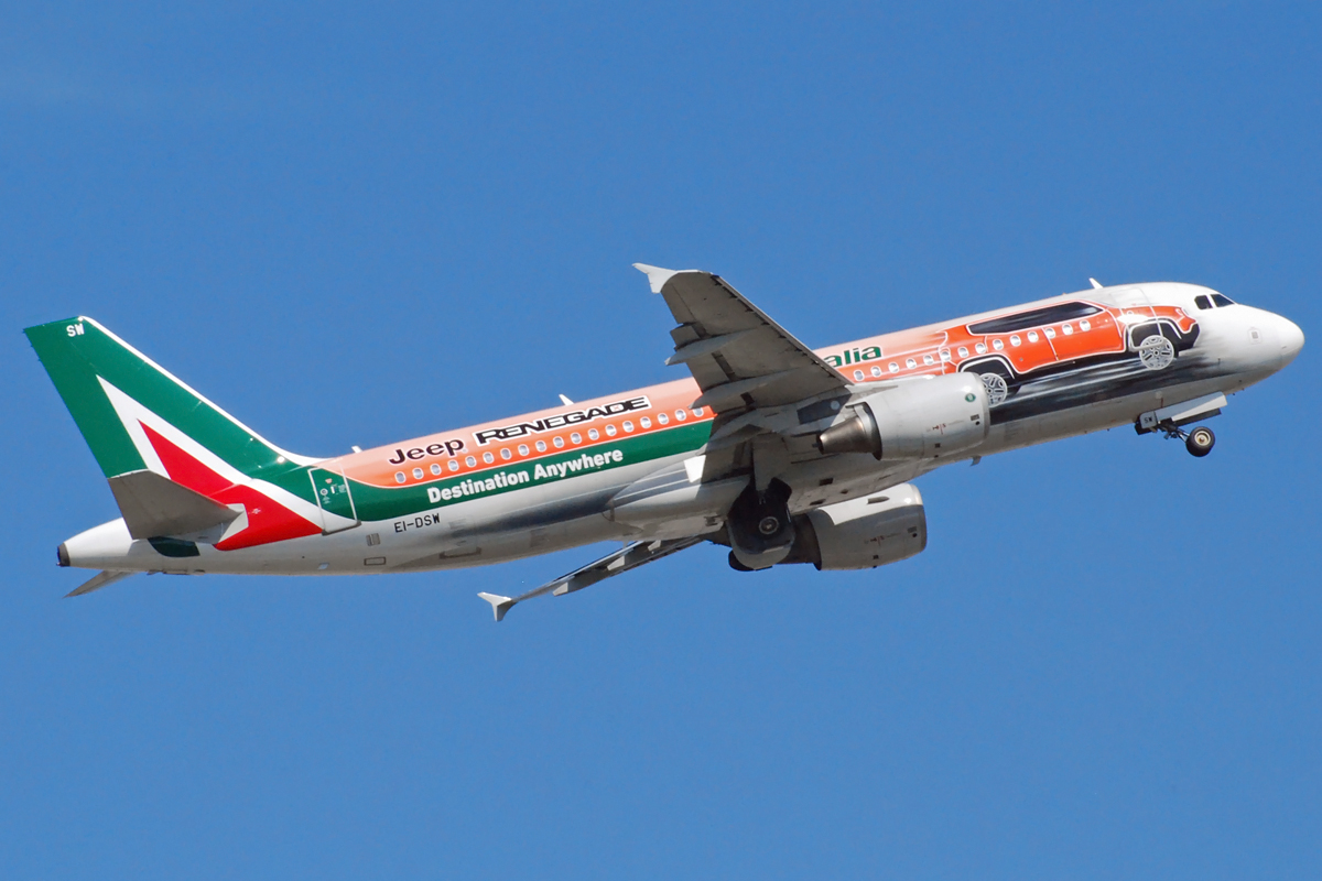 Alitalia Airbus A320 in Jeep Renegade special colours, am 9.4.2017 in MUC
