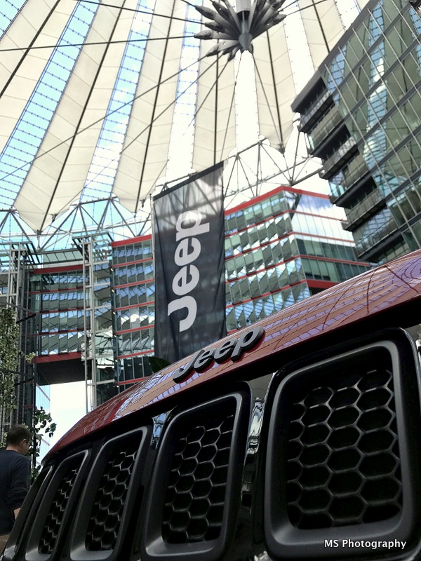 Compass Recalculating Tour Berlin - Trailhawk