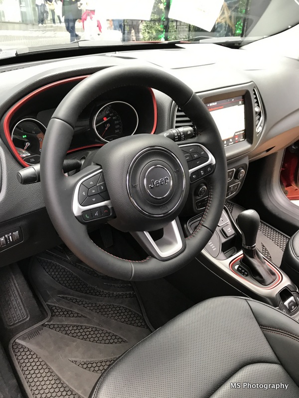 Compass Recalculating Tour Berlin - Trailhawk innen