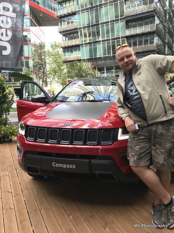 Compass Recalculating Tour Berlin - Trailhawk