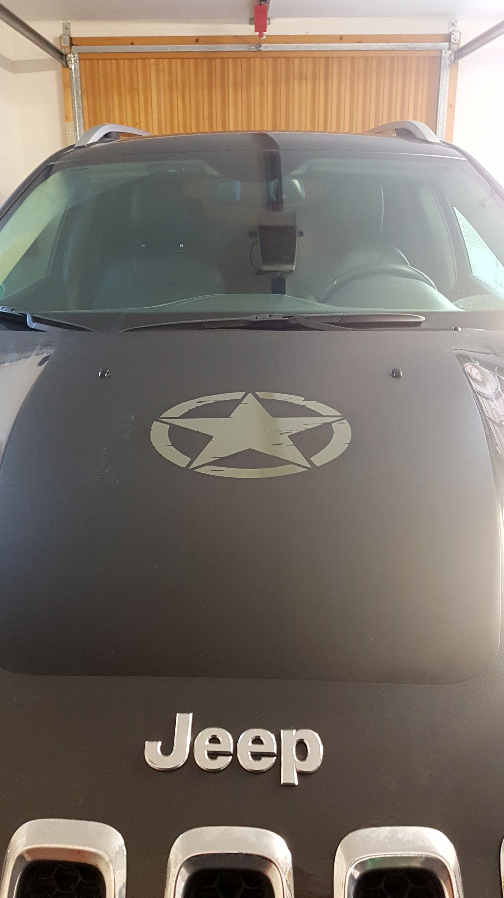 Army Star auf Motorhaube