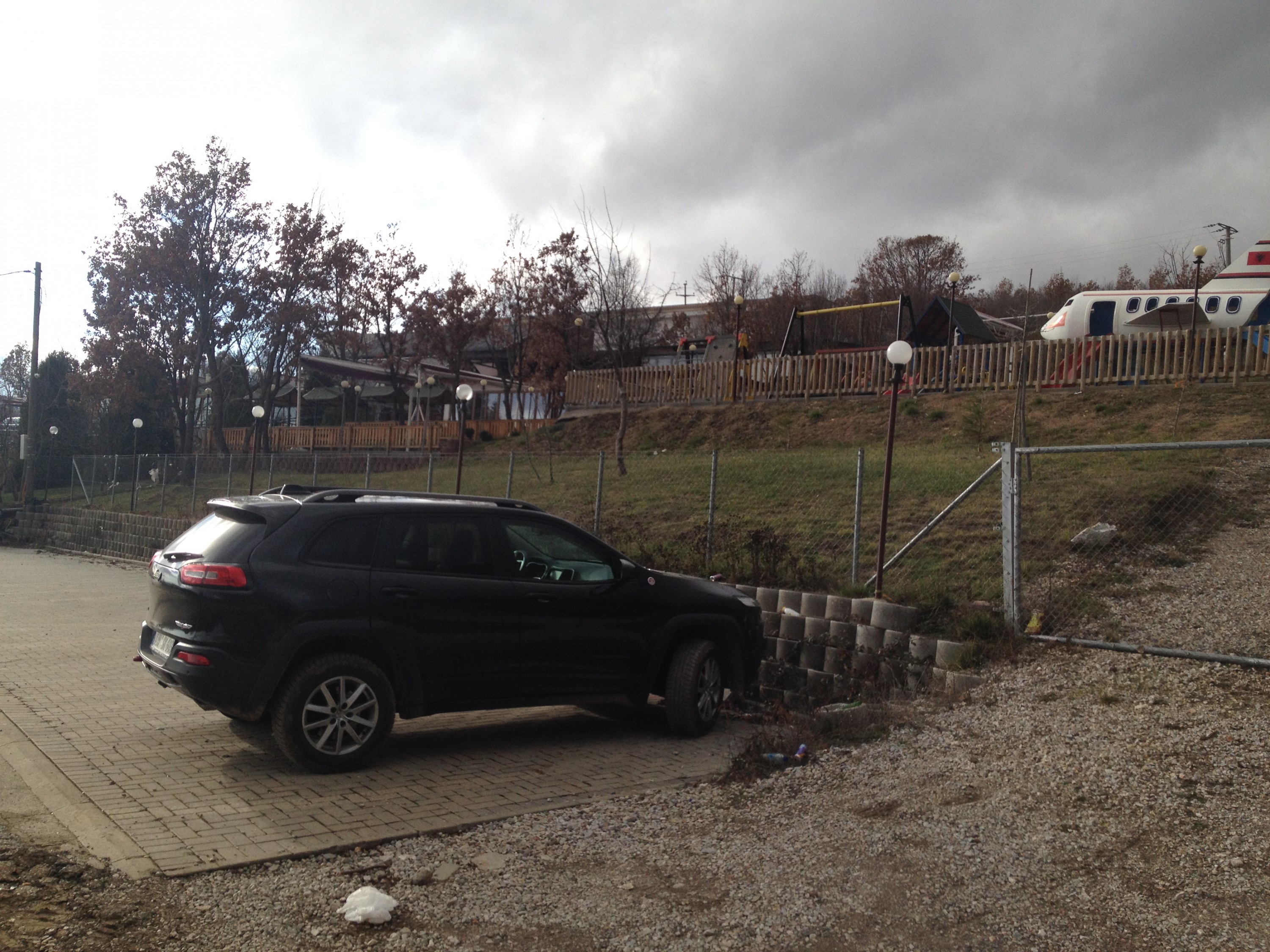 verirrter Trailhawk in Istog (Kosovo)