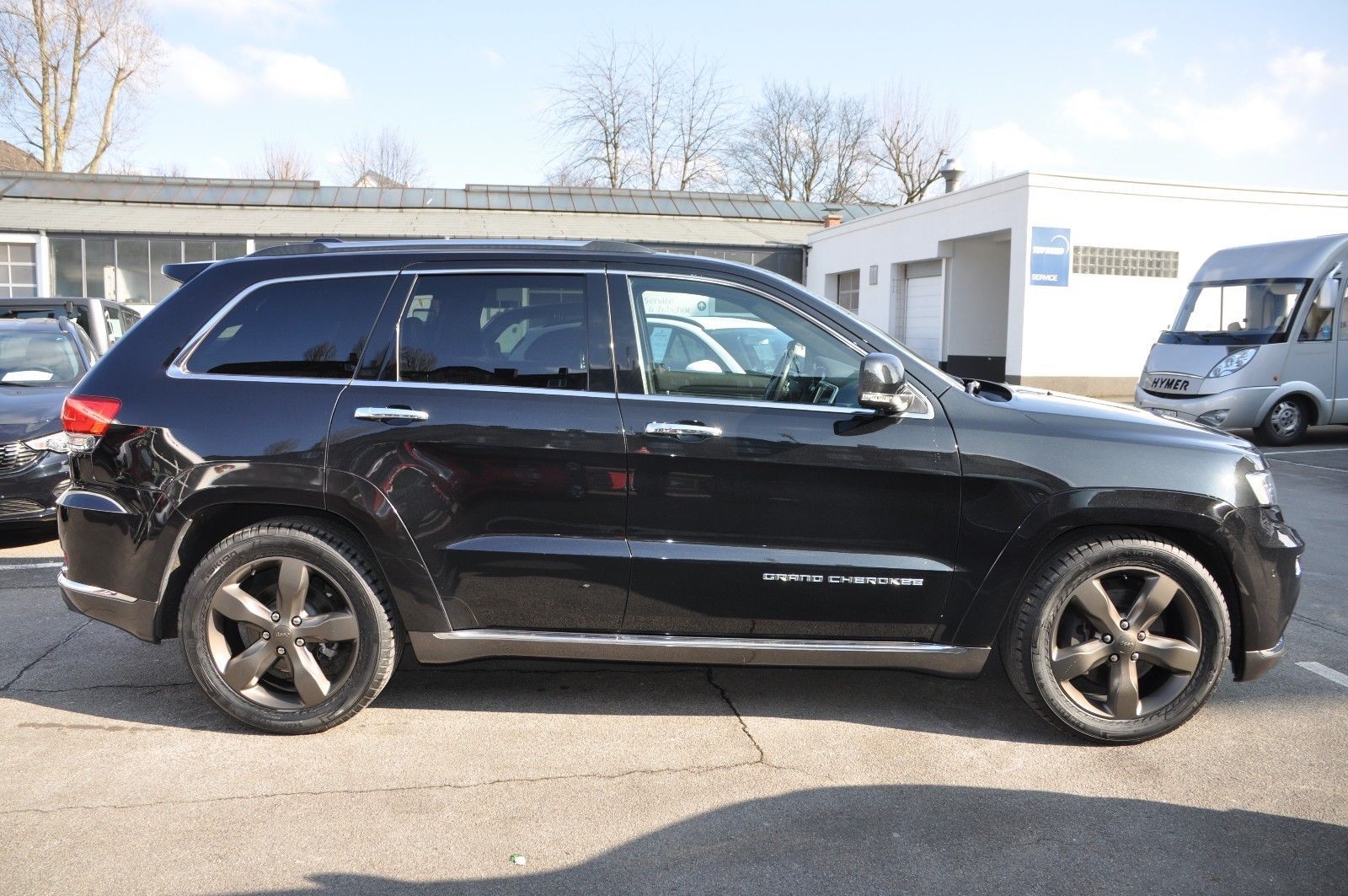 Ja, es sind frisch gepulverte Overland-Felgen...