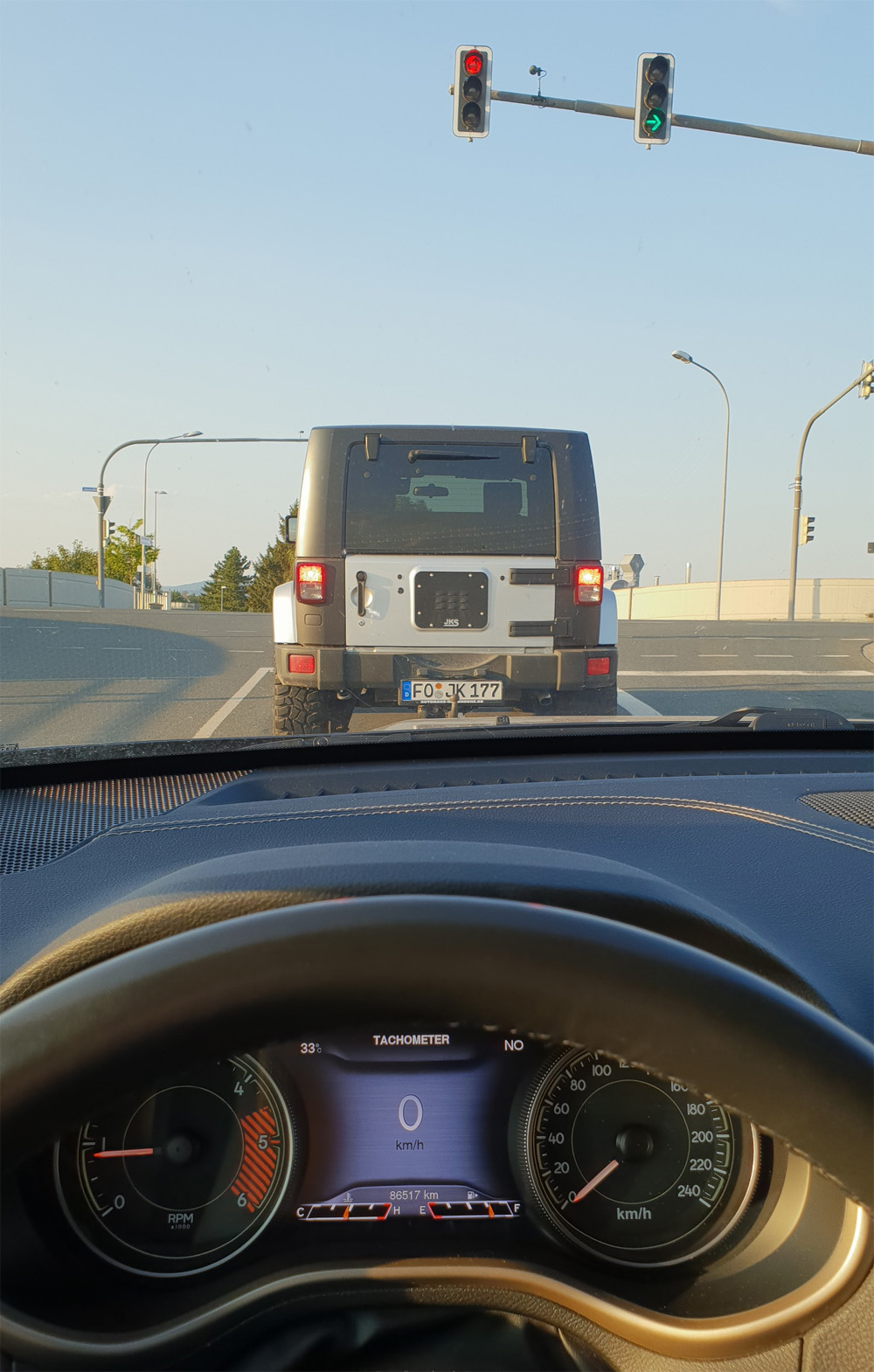 Cherokee hinter Wrangler