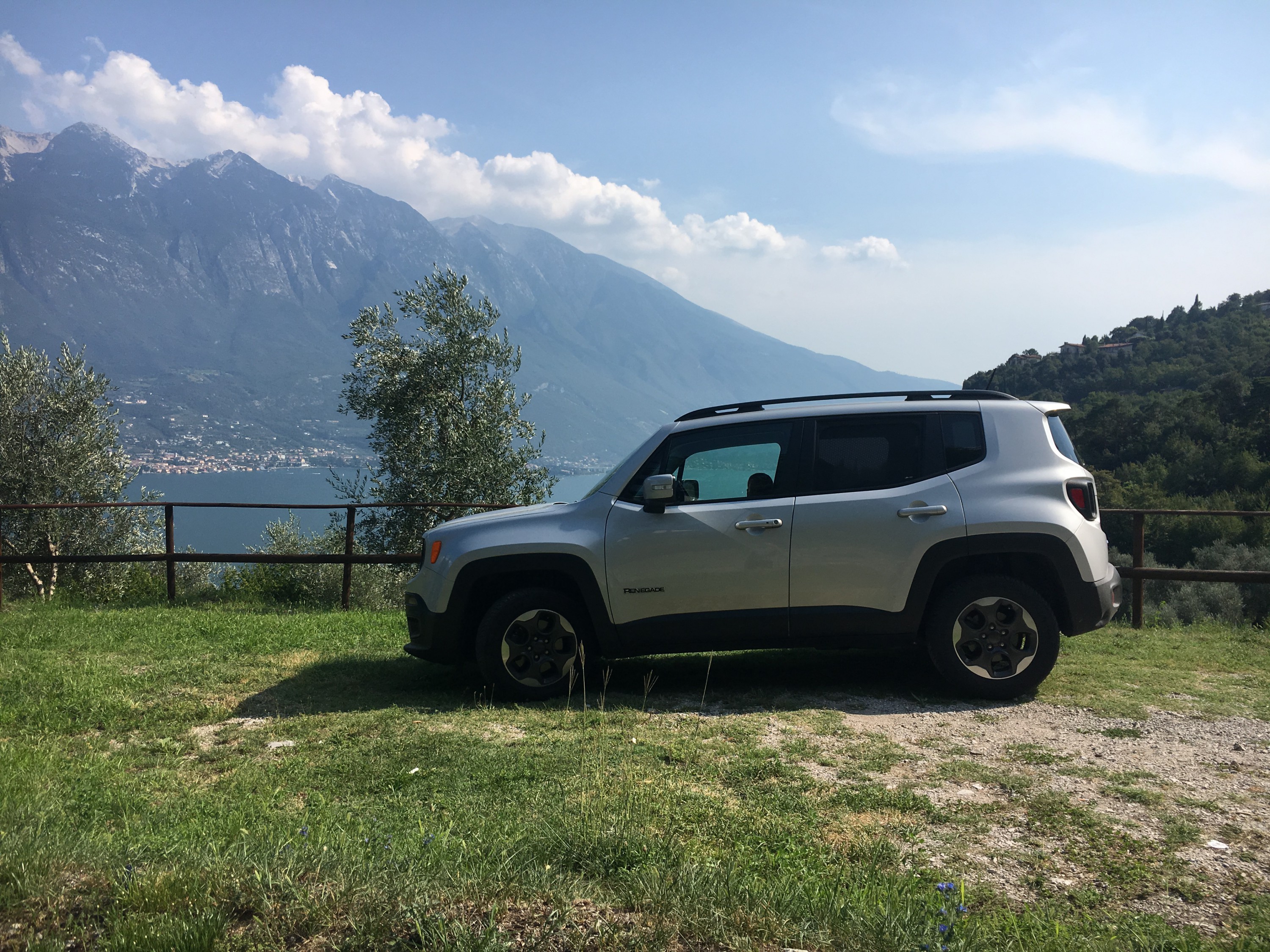 Mein Renegade braucht auch mal Urlaub hier am Gardasee oberhalb von Limone