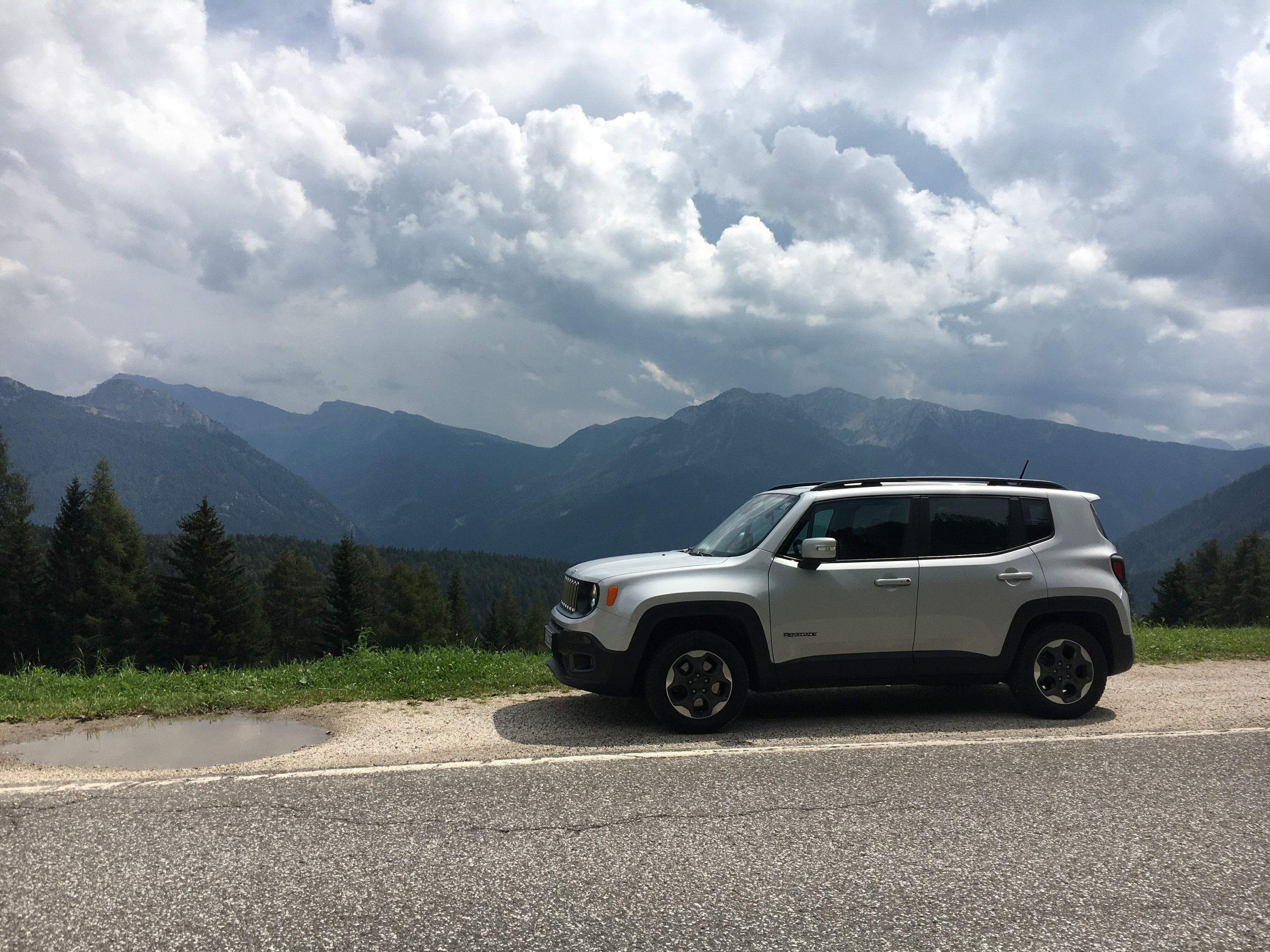 Mein Renegade braucht auch mal Urlaub hier in den Dolomiten in der Nähe vom Karersee