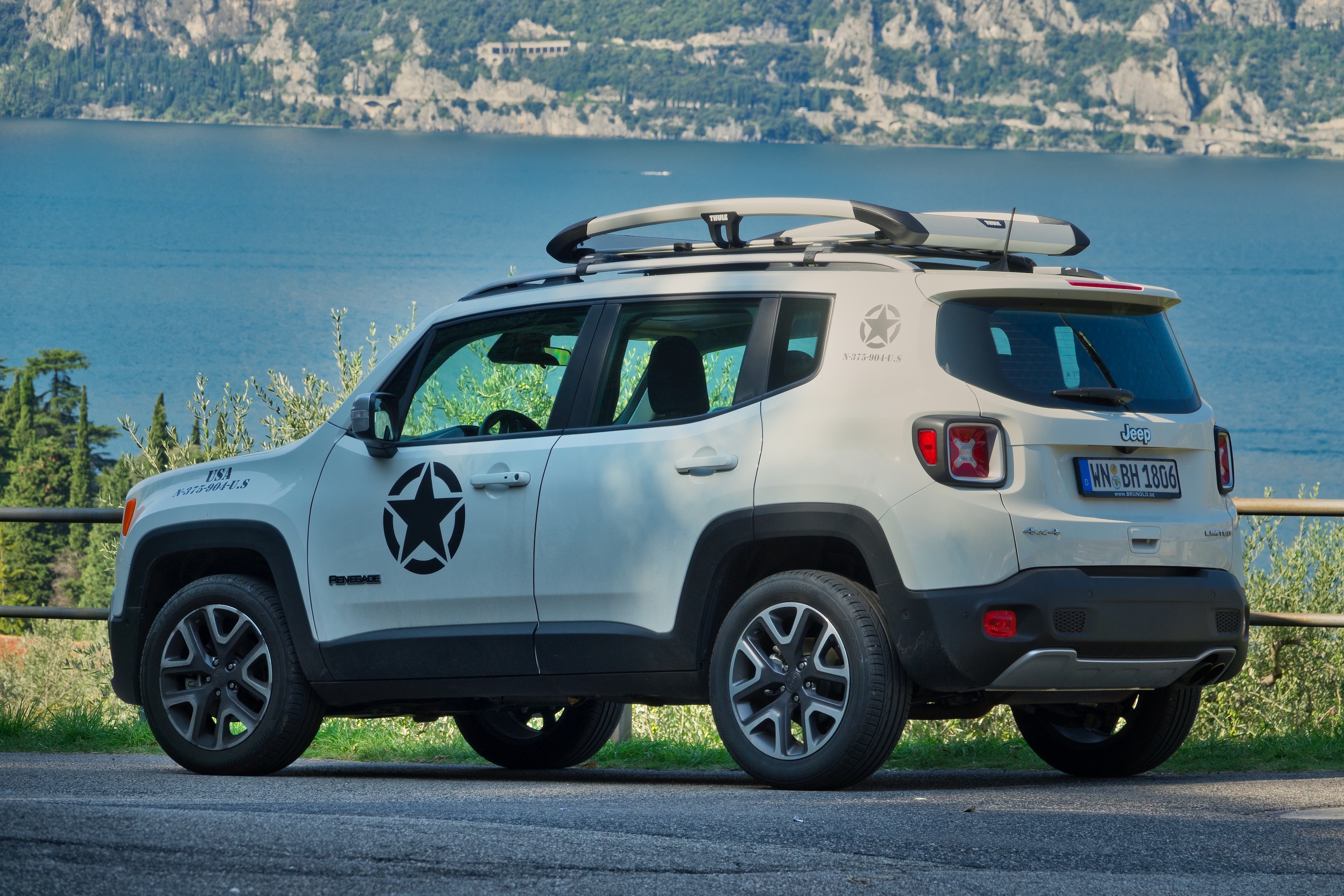 Mein Renegade mit Thule Dachkorb