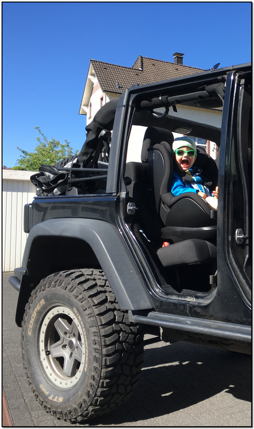 Jeep offen mit Kind