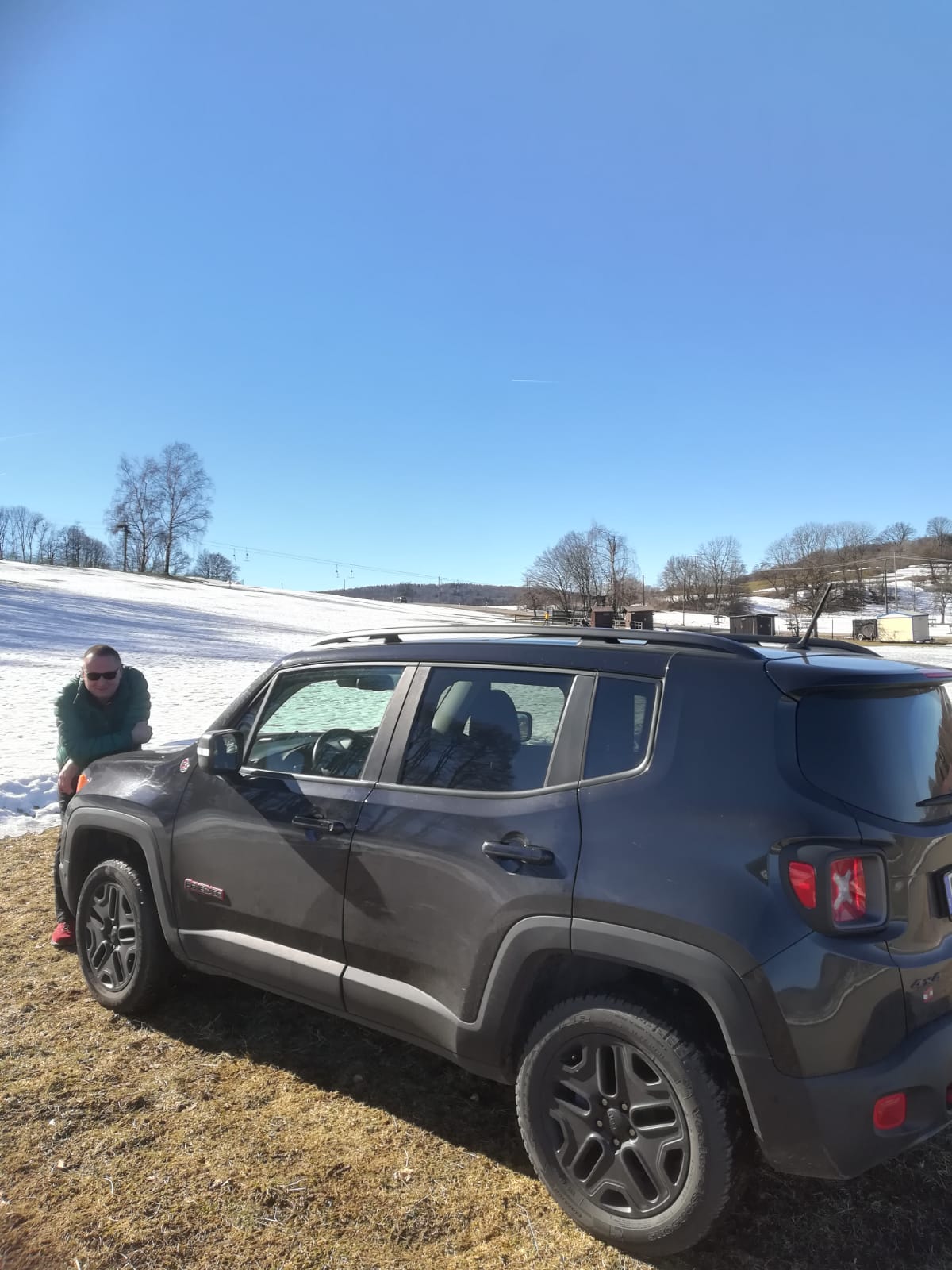 Schneereste schnuppern auf der Alb