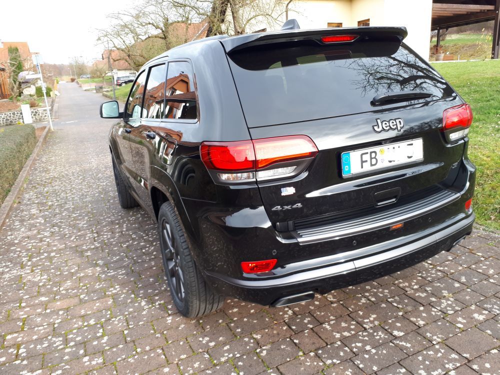 Spurverbreiterungen sind montiert (40mm pro Achse)