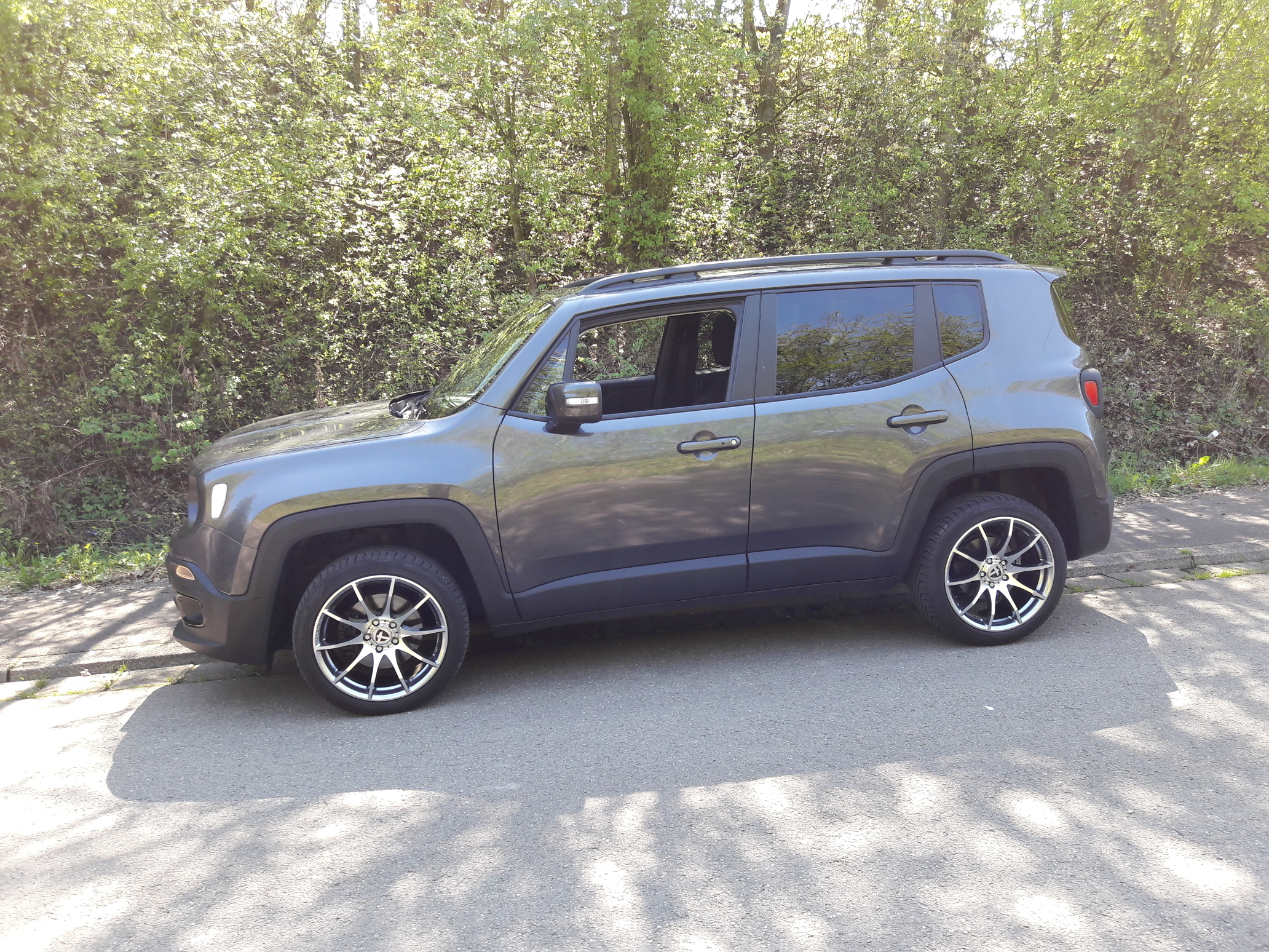 Tomason TN1, 18 Zoll, noch 245/40R18 (werden aber 45er) mit 5mm SV hinten