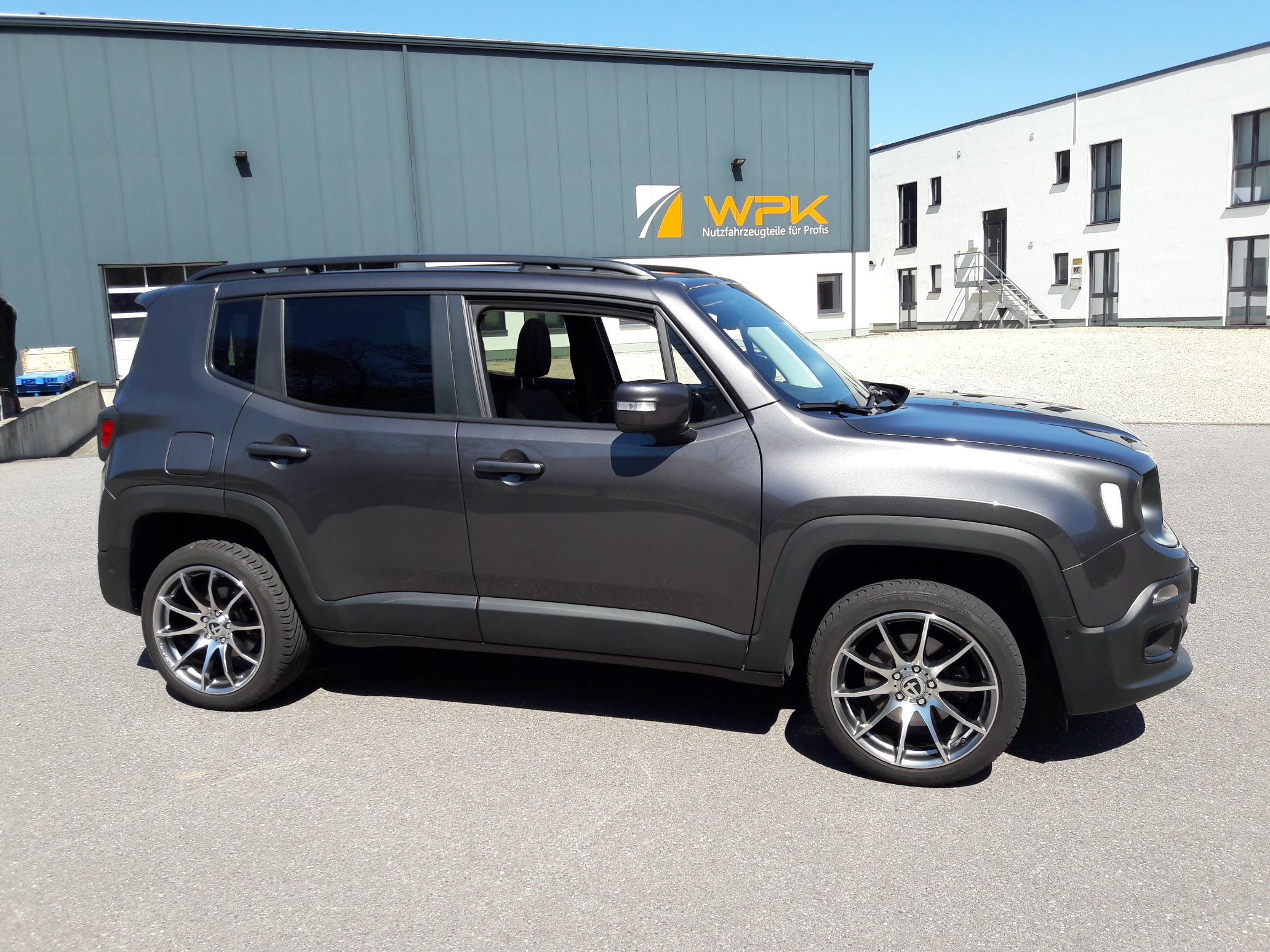 Tomason TN1, 18 Zoll, noch 245/40R18 (werden aber 45er) mit 5mm SV hinten