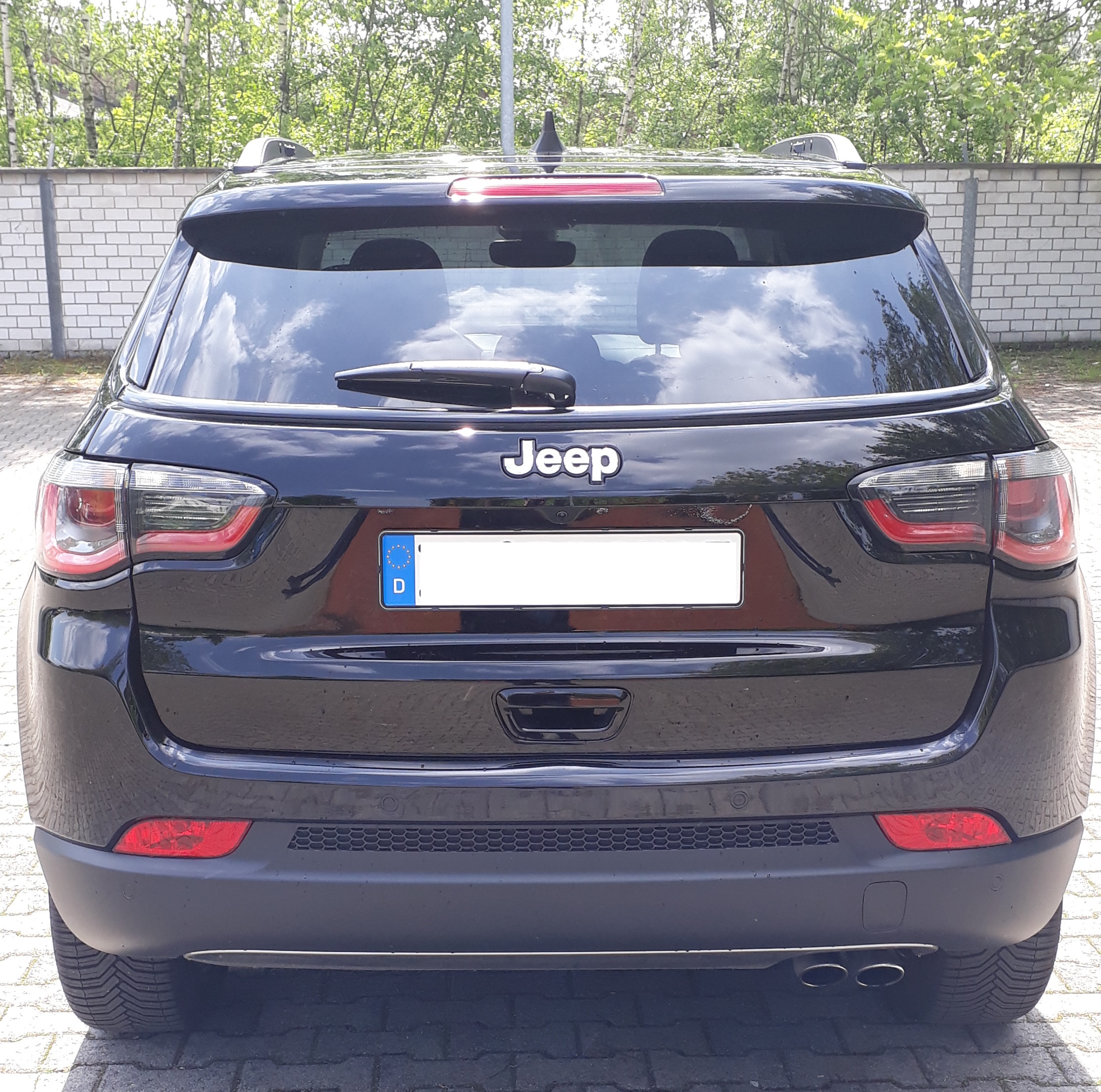 Chromzierleiste schwarz foliert (Rückseite)