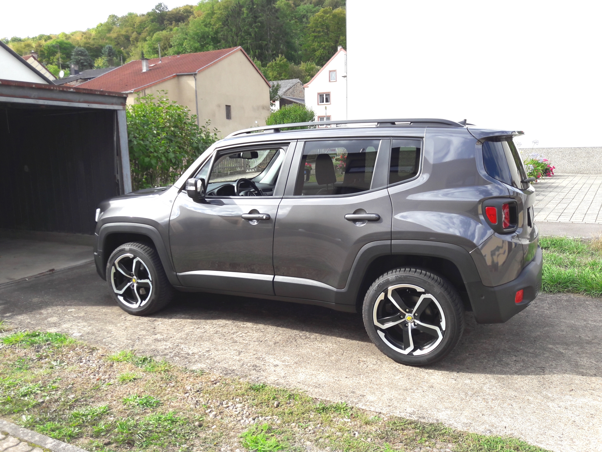 Original-Fahrwerk mit Taubenreuther Lift-Kit hinten und DOTZ Hanzo 8,5x18 ET 30 mit 255/45ern