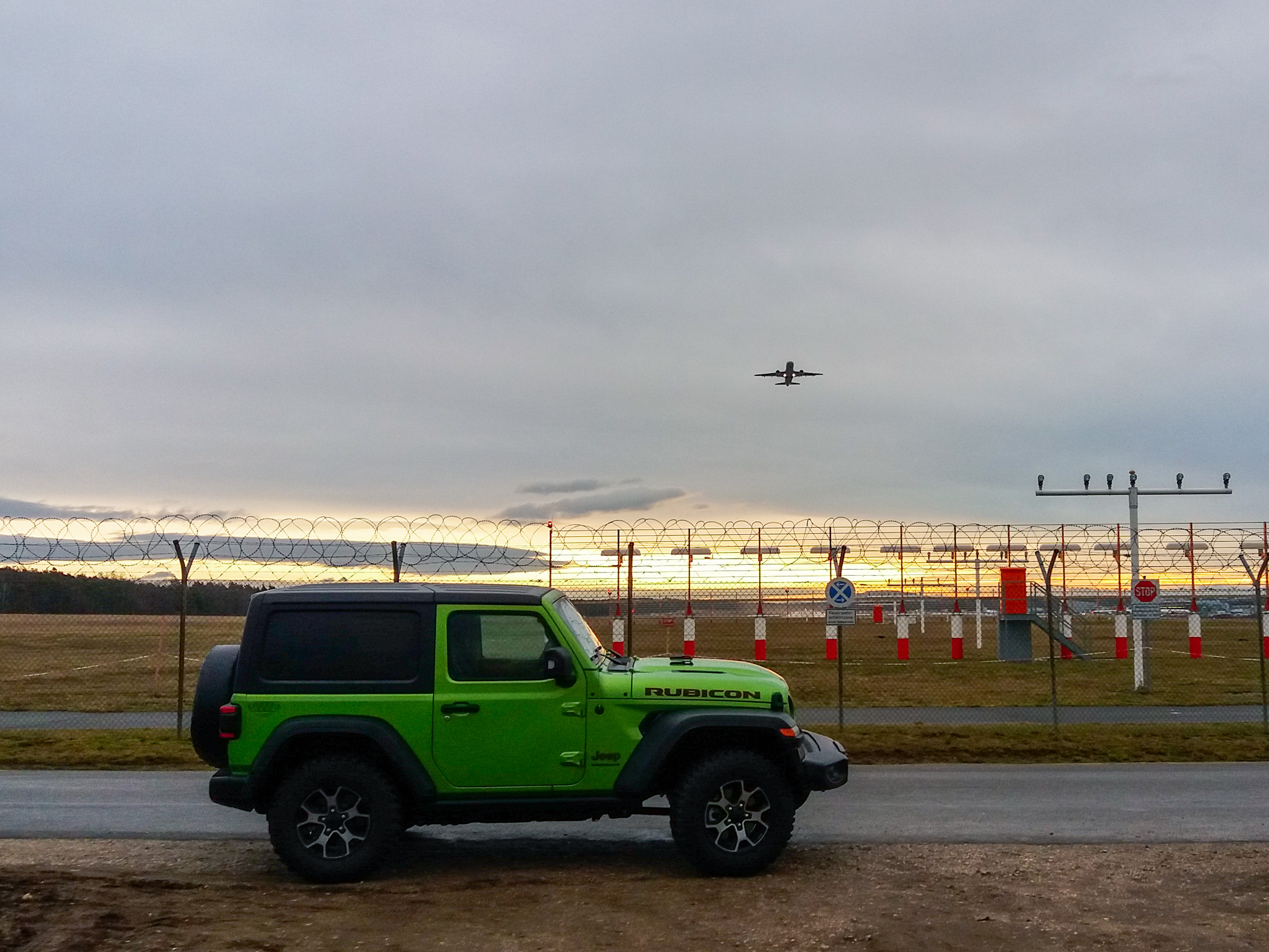 Flieger oder Jeep für Urlaub?