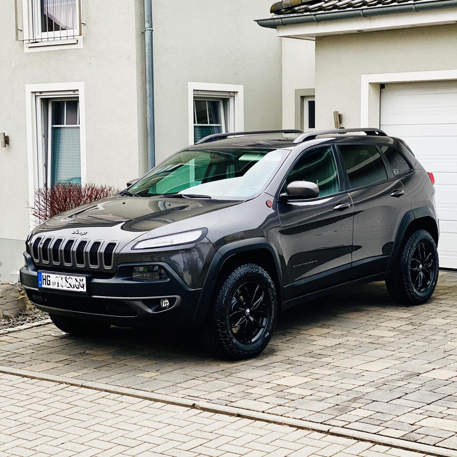Trailhawk mit neuer Bereifung Pirelli Scorpion All Terrain Plus