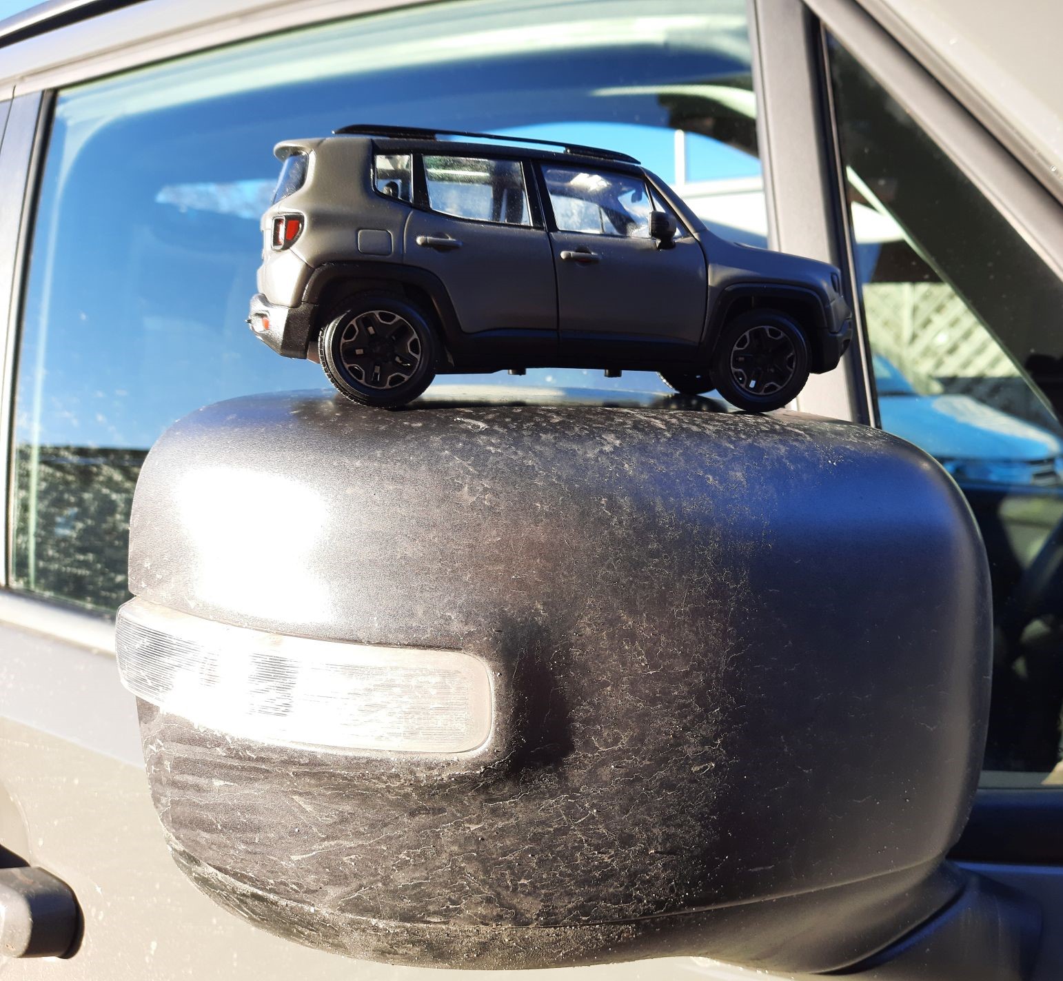 Renegade Trailhawk Sting Grey 1/24