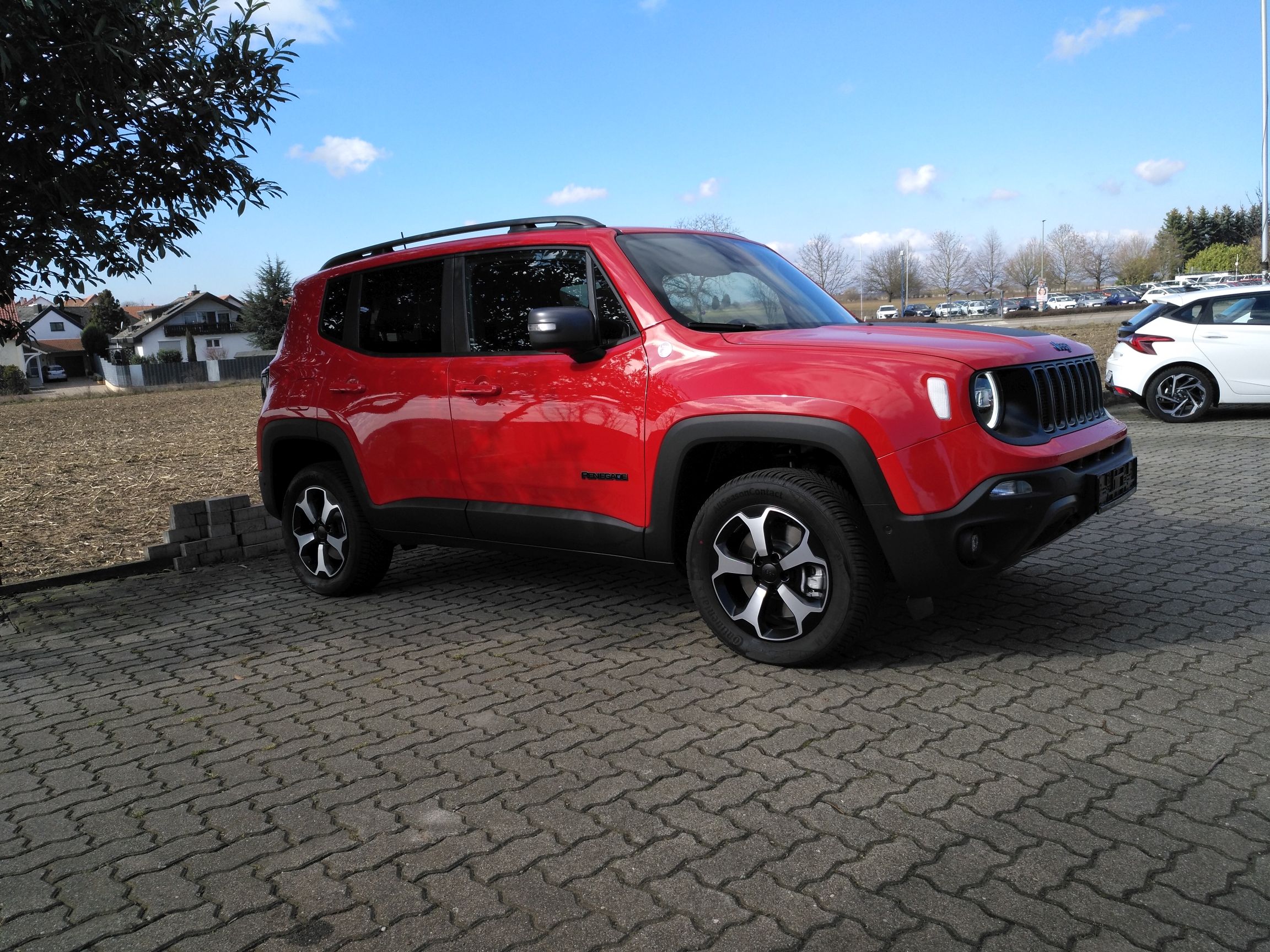 noch ganz naggisch: Renegade Trailhawk 4xe Colorado Red