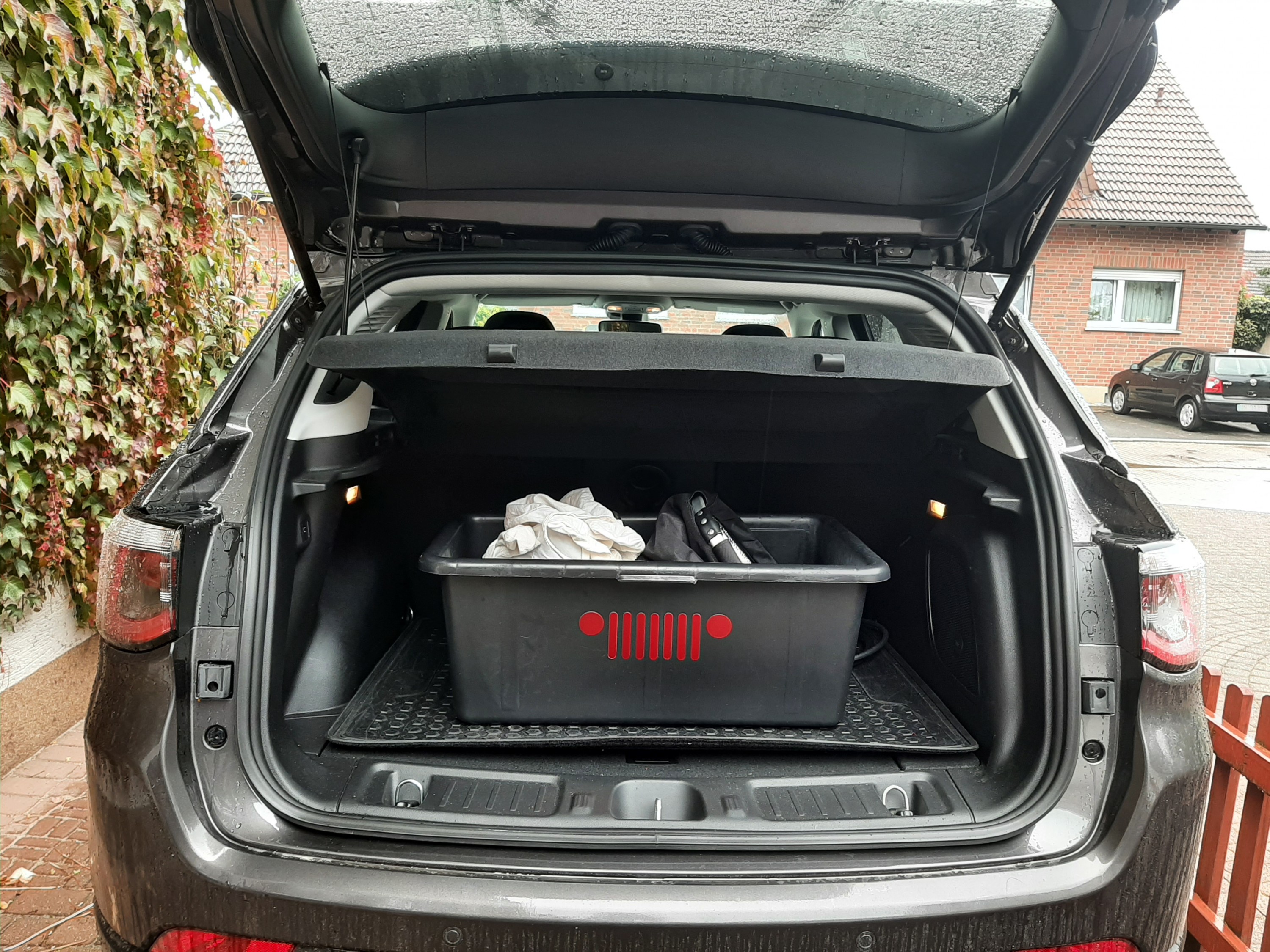 Wenn die Embleme aus China nicht an der Heckklappe passen