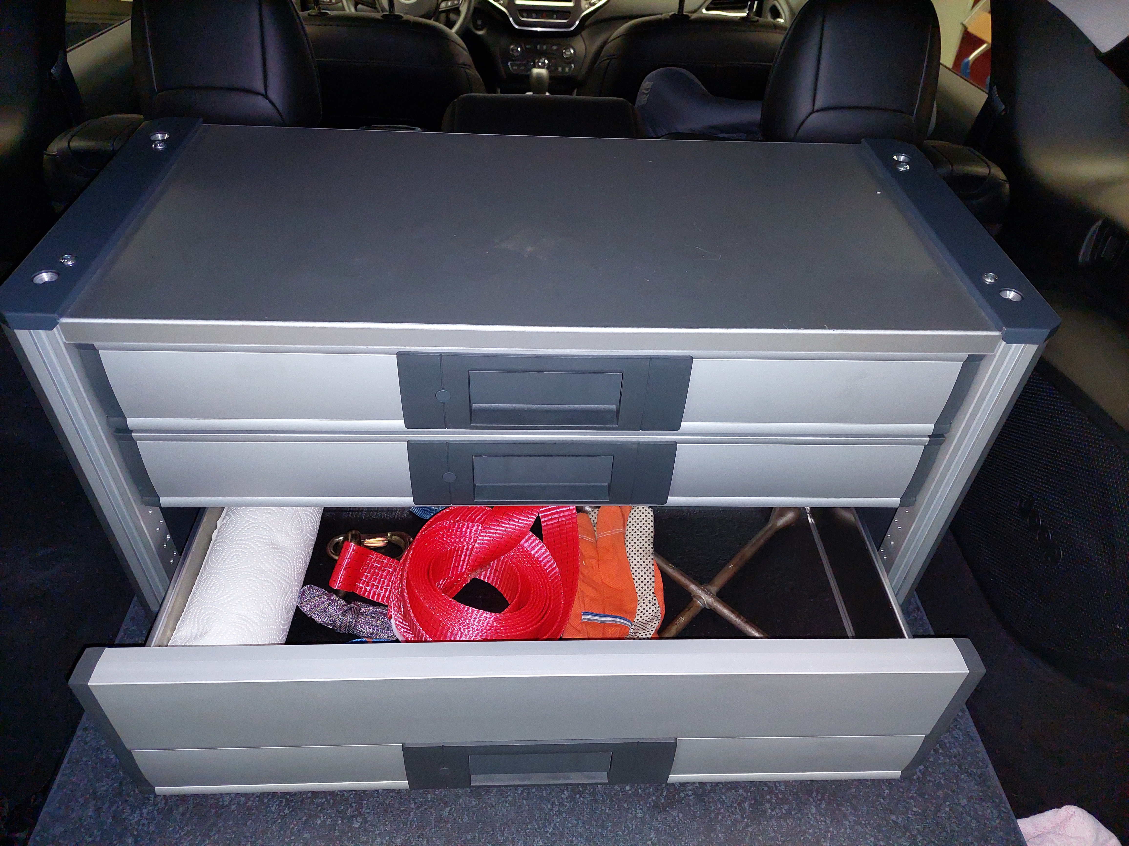 Schubladenschrank und Boden für den Trailhawk