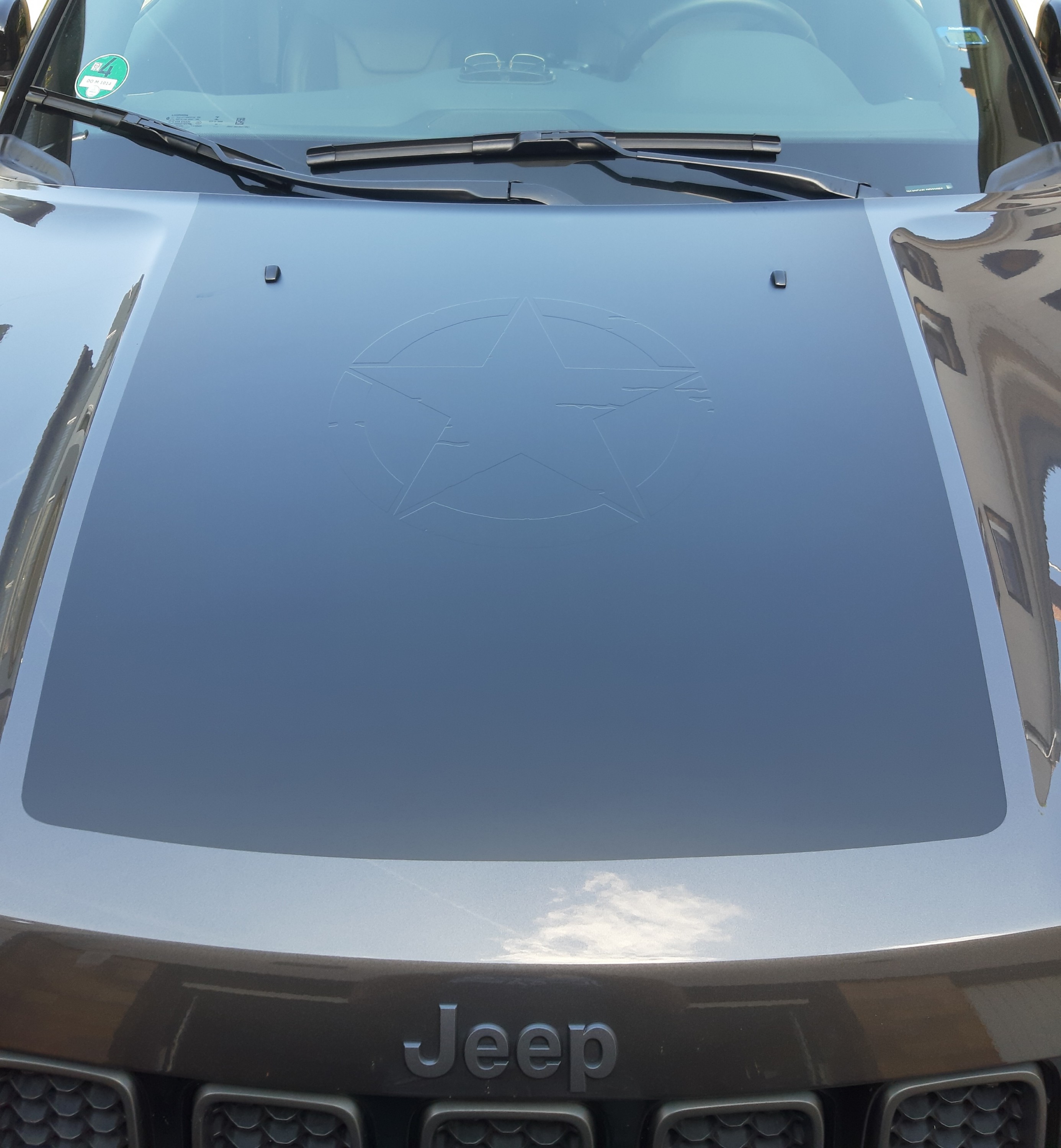 Folierung mit Stern als Relief