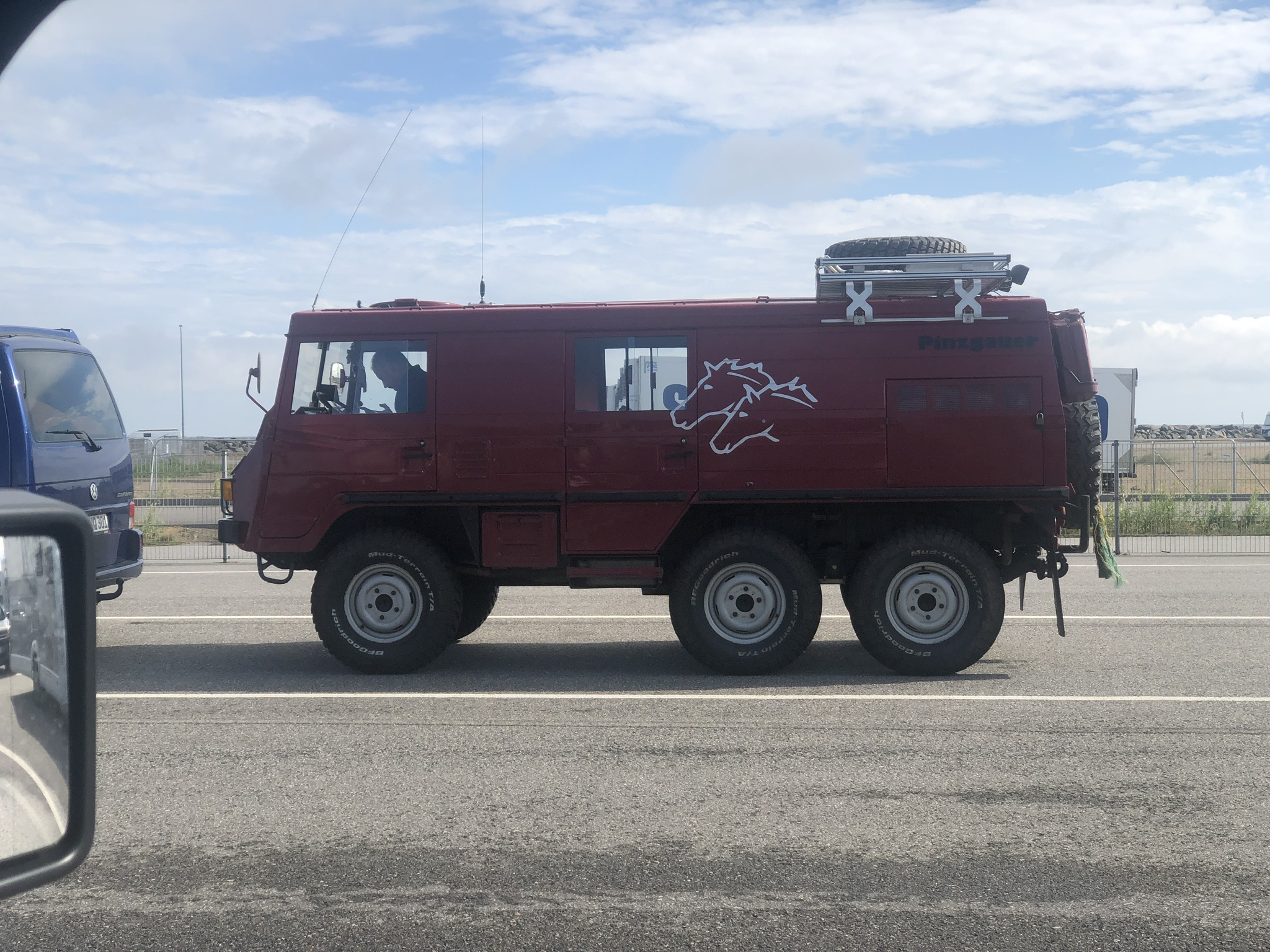 Andere Mütter haben auch schöne Offroad-Fahrzeuge