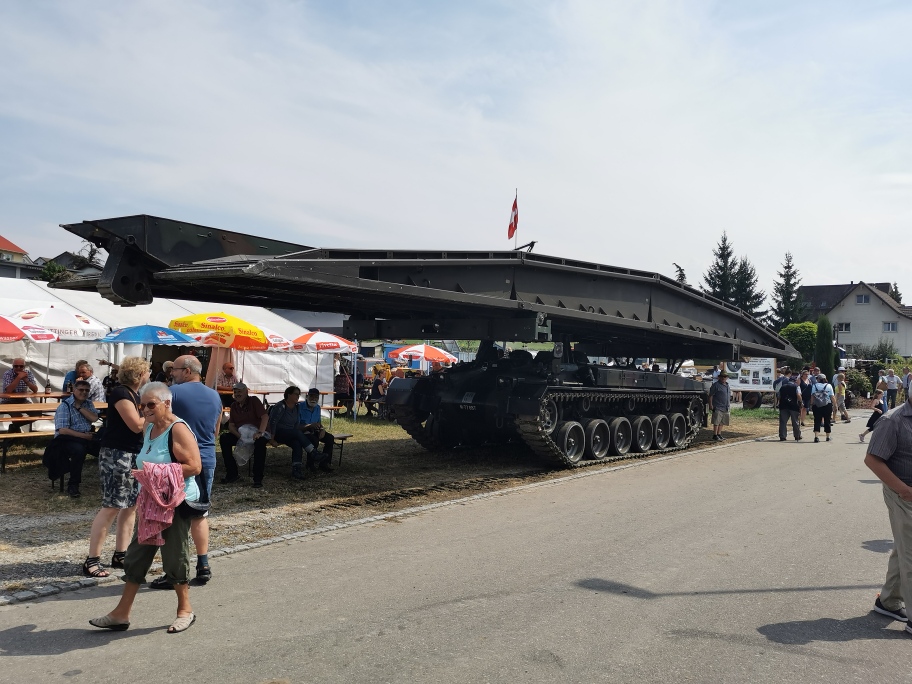 kleines Oldtimertreffen bei uns, ein schattiges Plätzchen