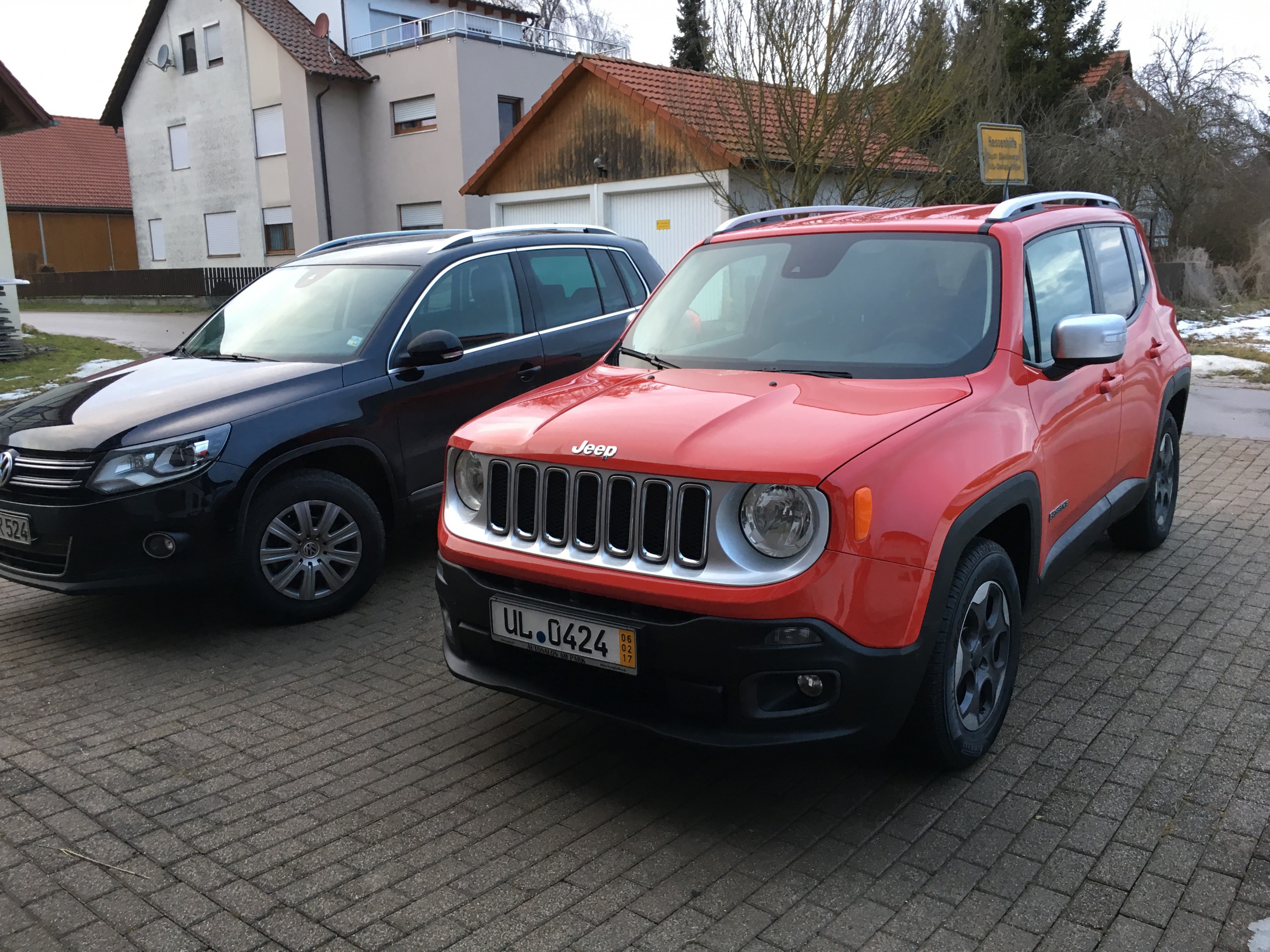 Renegade neben Tiguan