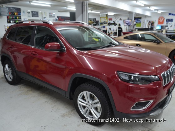 mein Cherokee beim Folierer