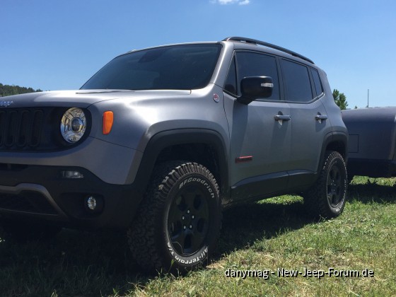 Renegade AT Konzept ursprünglich in Genf präsentiert.