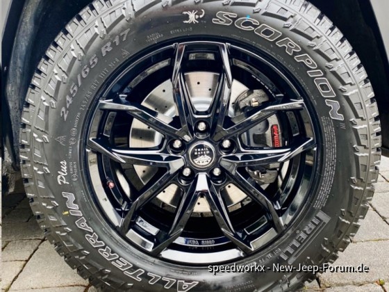 Pirelli Scorpion All Terrain Plus Seriendimension Cherokee KL Trailhawk 245/65/R17 Zimmermann Bremsscheiben und Beläge