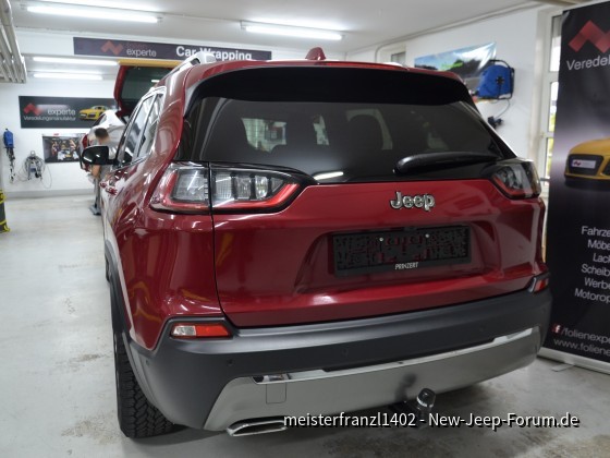mein Cherokee beim Folierer