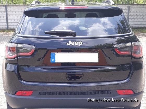 Chromzierleiste schwarz foliert (Rückseite)