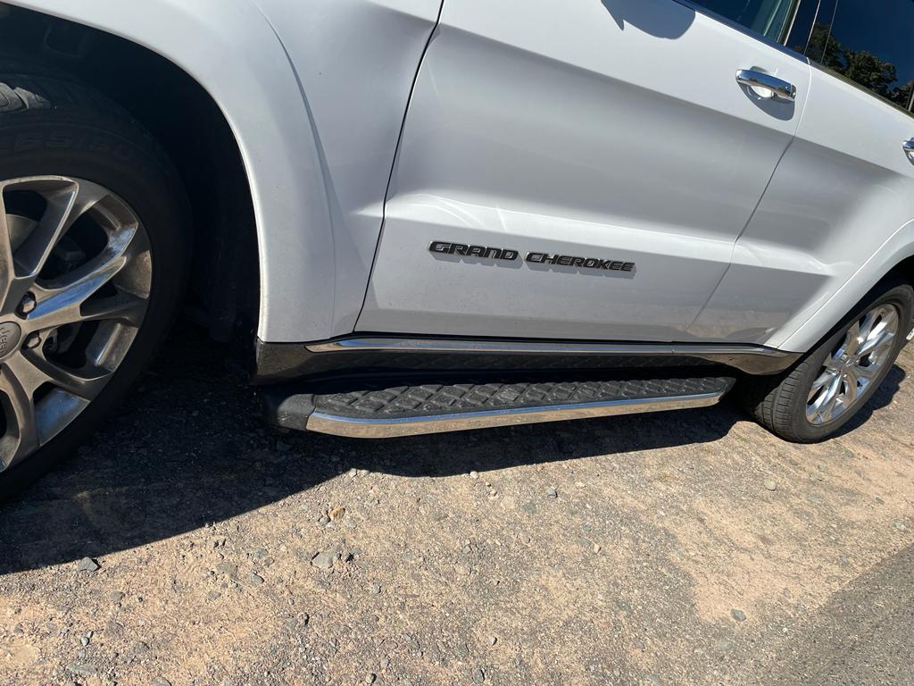 Trittbretter am Grand Cherokee Summit