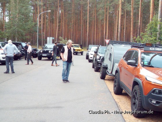 Warten am falschen Gate, aber wir waren die ersten!