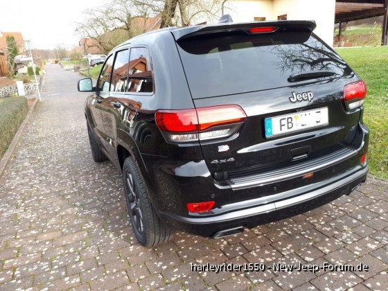 Spurverbreiterungen sind montiert (40mm pro Achse)