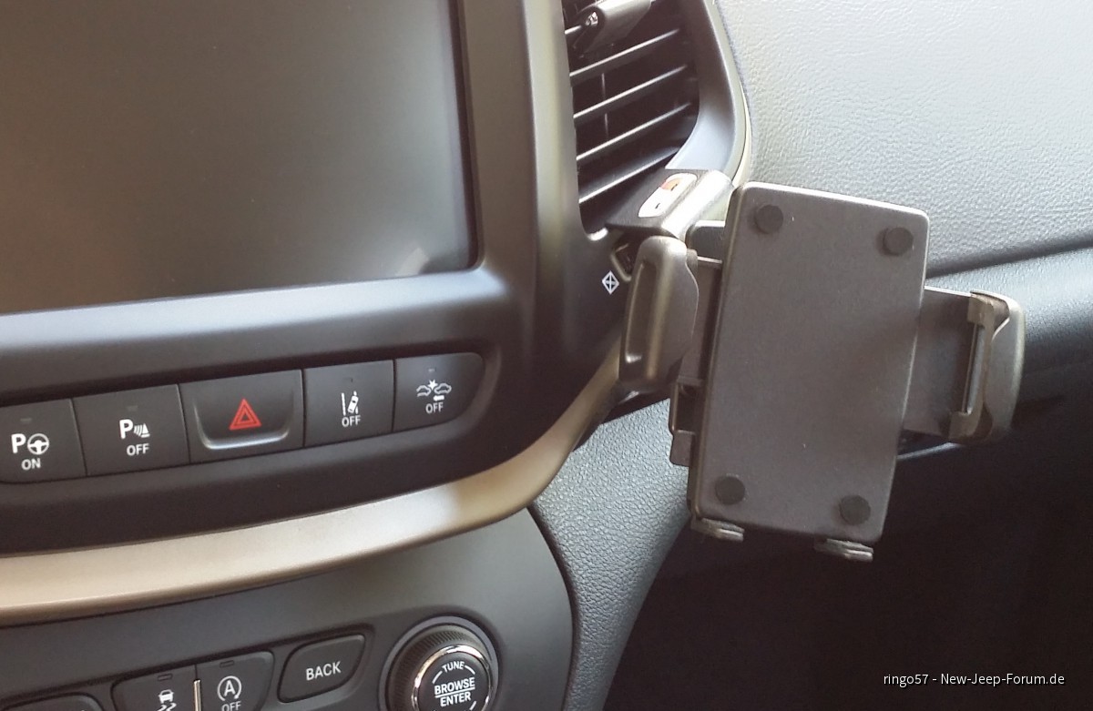 Brodit Halterung, sieht wacklig aus hält aber super, ohne Schrauben etc.