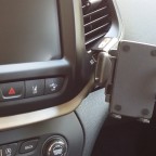 Brodit Halterung, sieht wacklig aus hält aber super, ohne Schrauben etc.