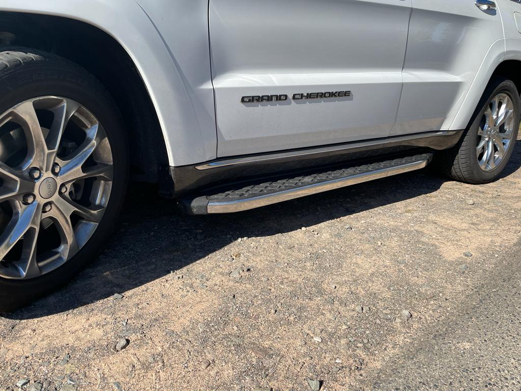 Trittbretter am Grand Cherokee Summit