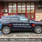 Carabinieri fahren Jeep GC