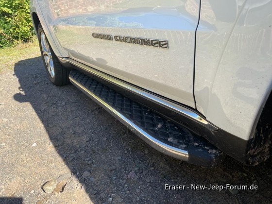 Trittbretter am Grand Cherokee Summit